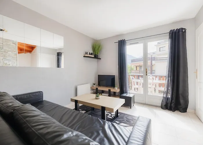 Charmante Maison Contemporaine Idealement Situee