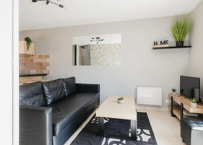 Charmante Maison Contemporaine Idealement Situee